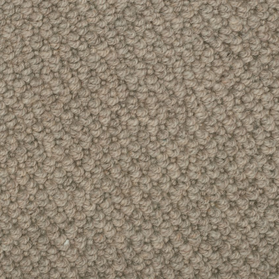 Alcatifa 06, cinza acastanhado, disponível com diferentes comprimentos.