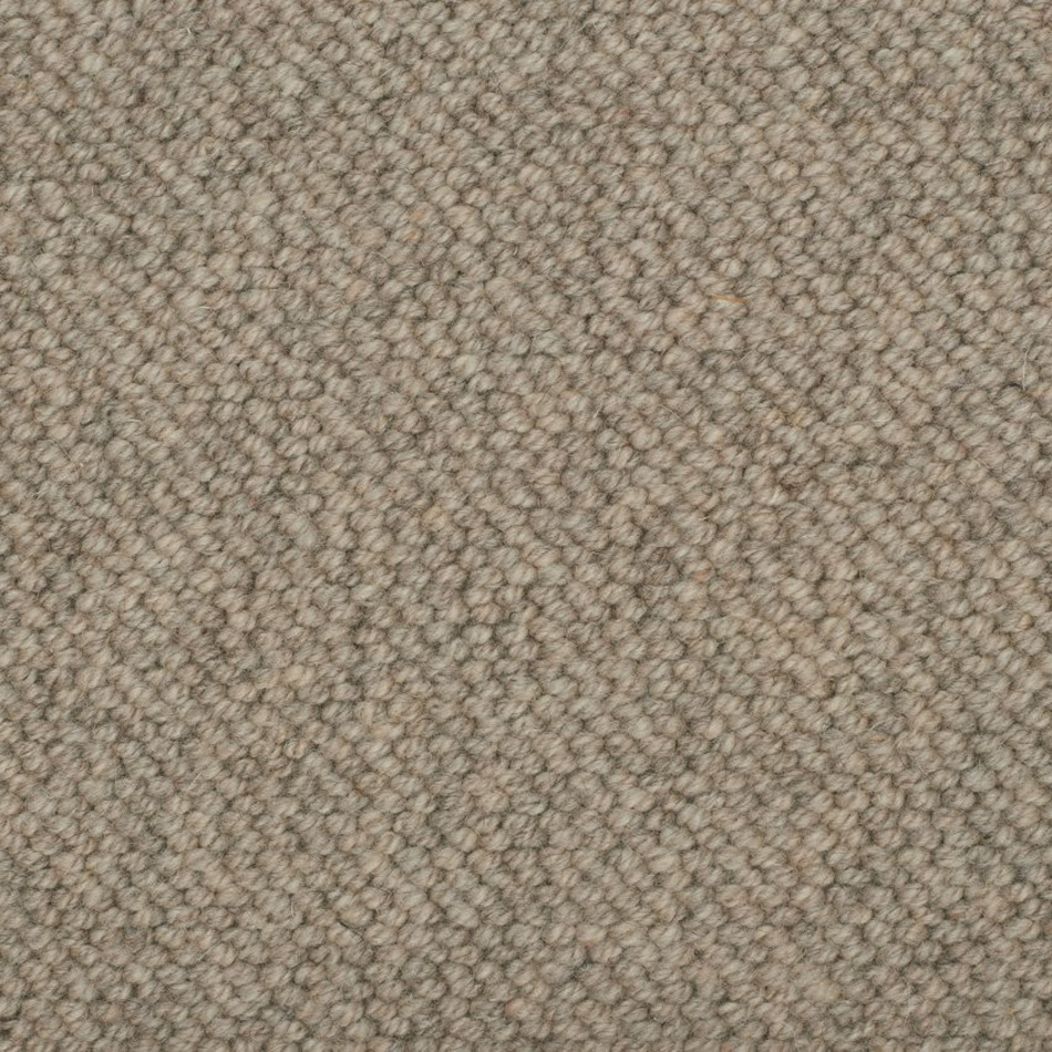 Alcatifa 06, cinza acastanhado, disponível com diferentes comprimentos.