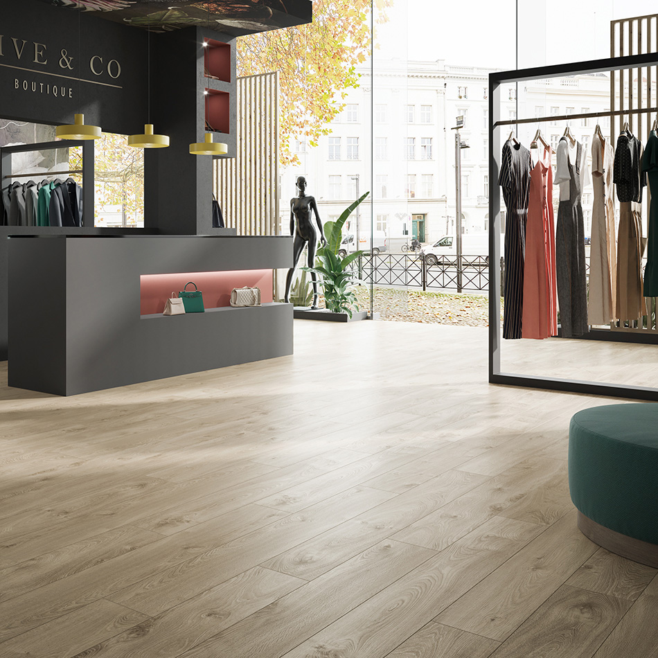 Imagem ambiente do laminado Gstaad Oak, castanho claro, acabamento mate e réguas standard.